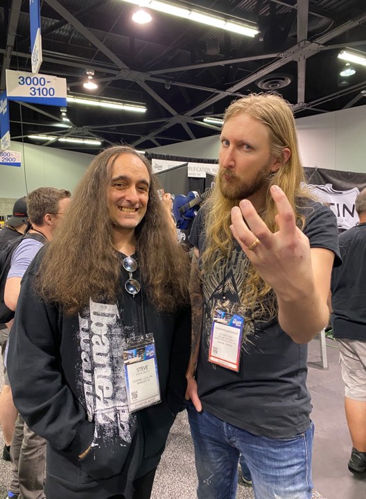 Ola Englund holding an invisible orange. 